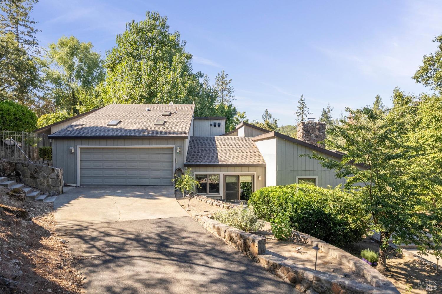 365 White Cottage Rd N