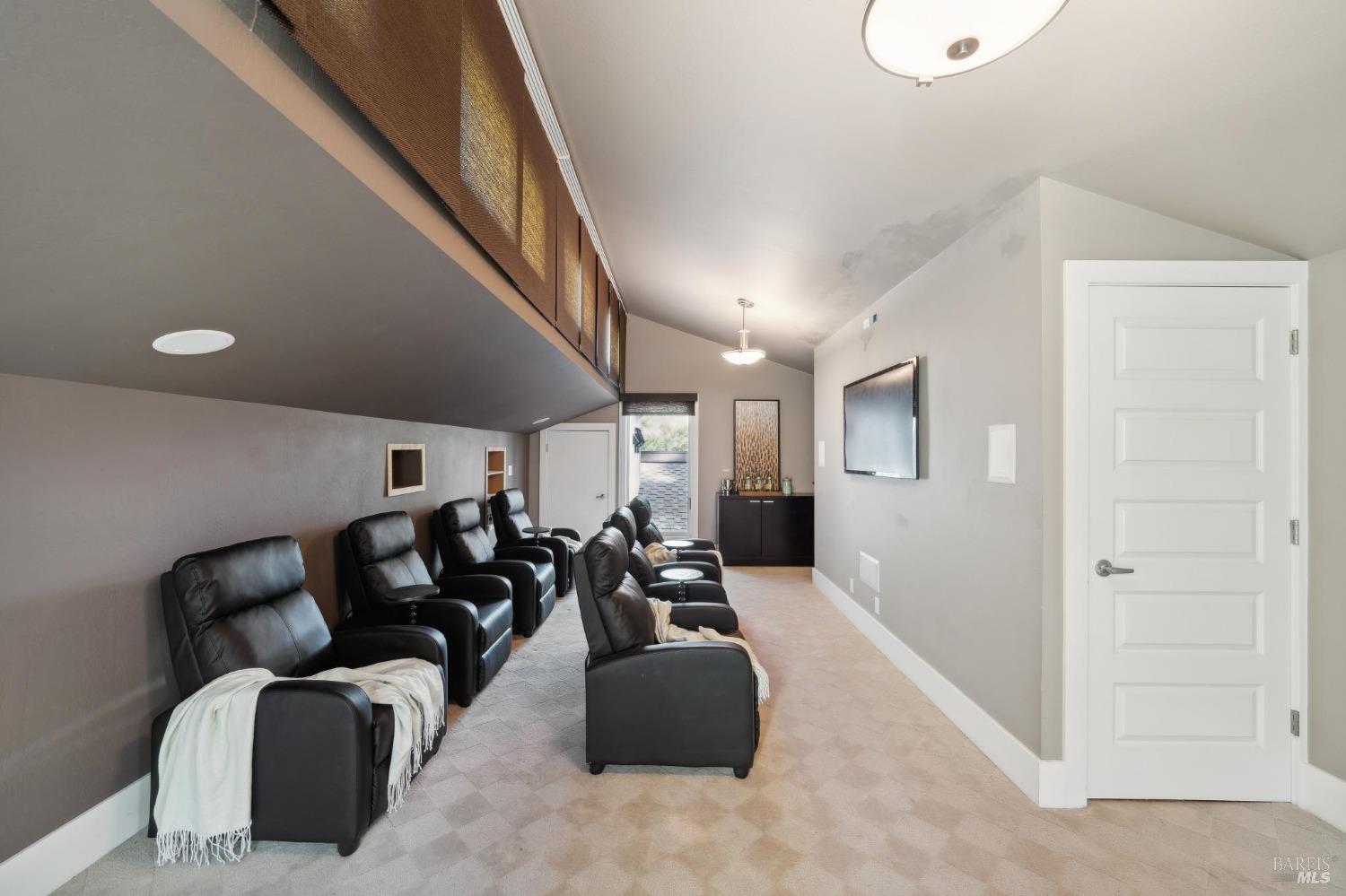 365 White Cottage Rd N