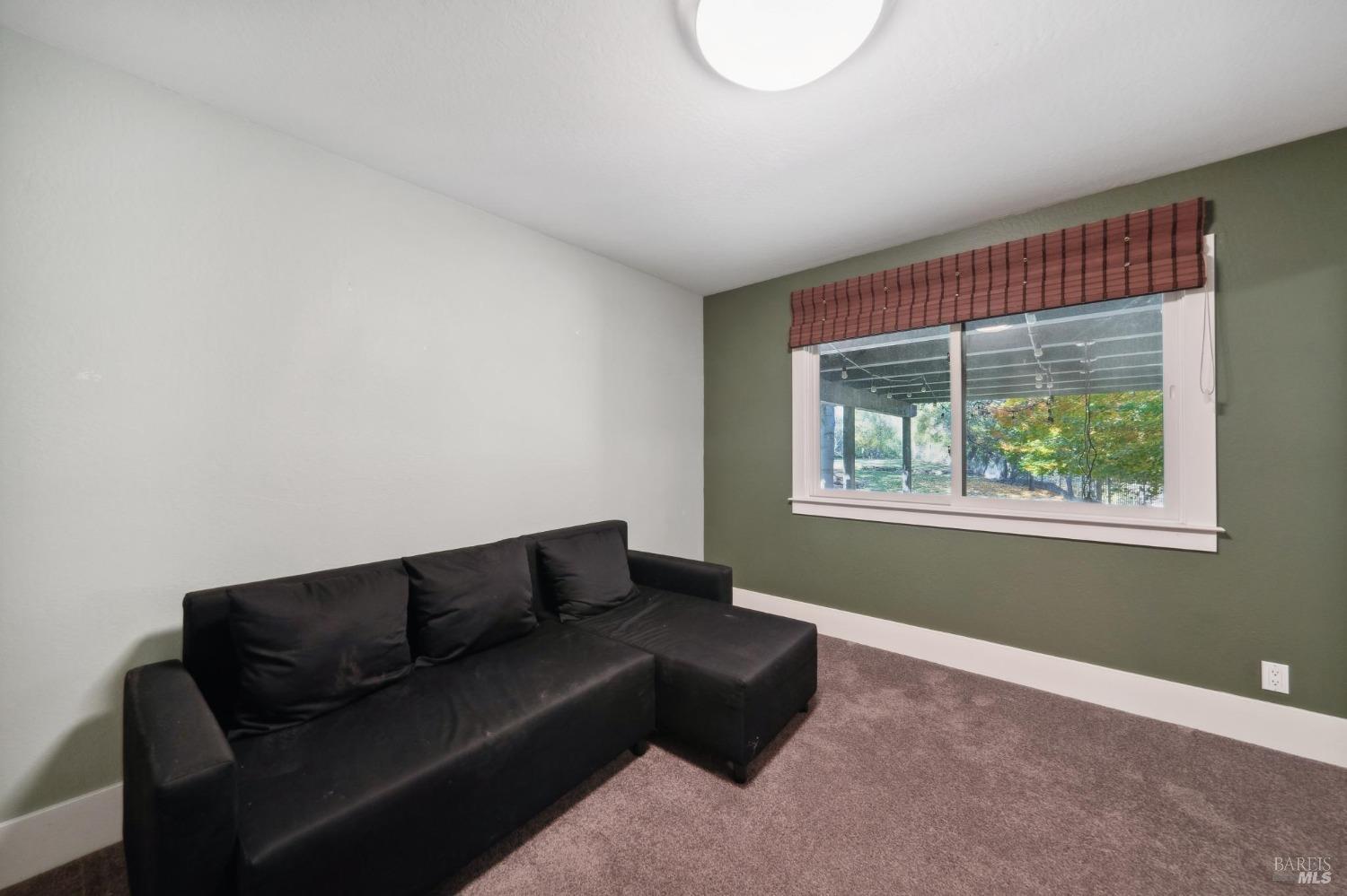 365 White Cottage Rd N