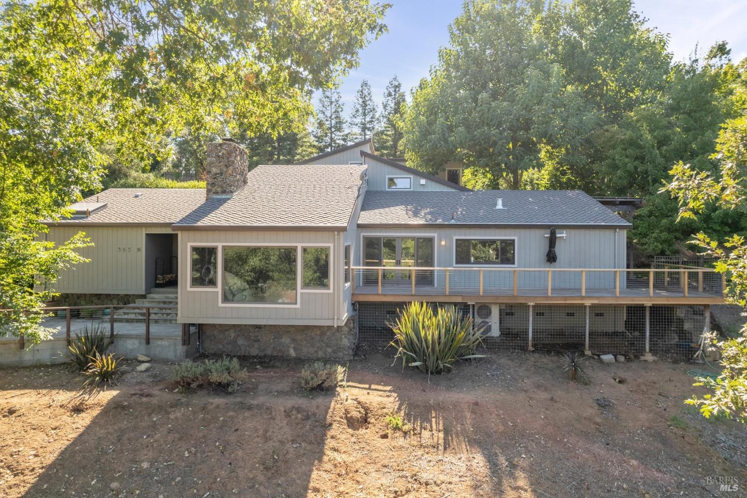 365 White Cottage Rd N