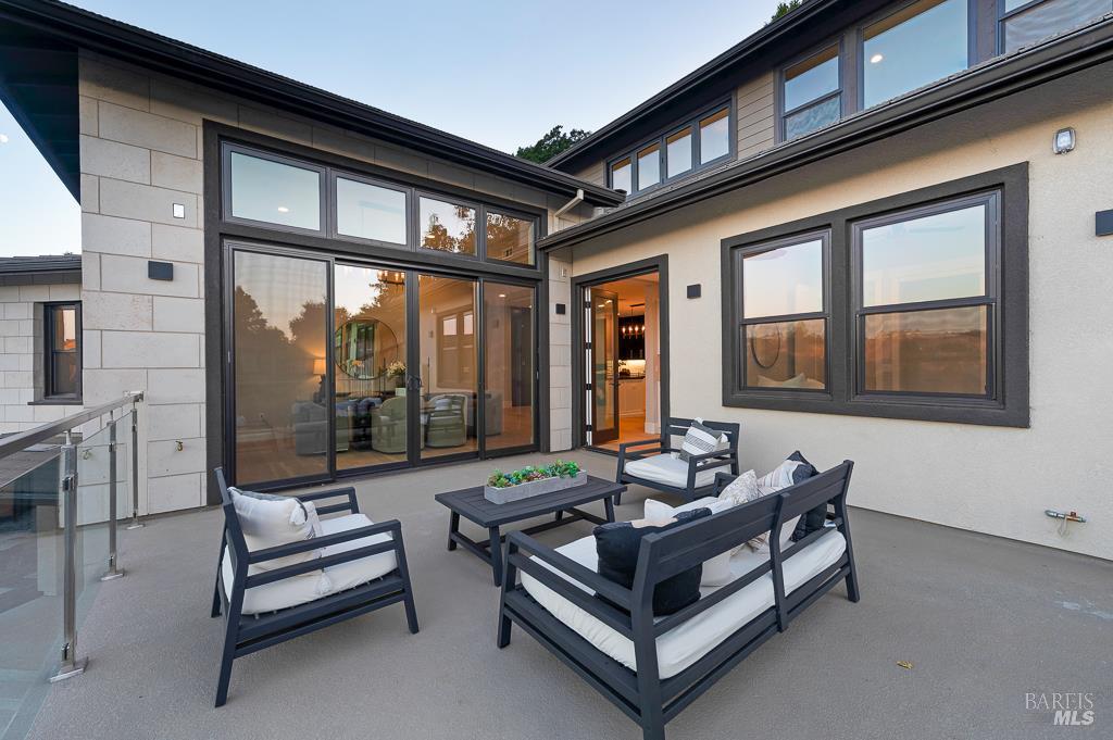 22 Oak Knoll Ct