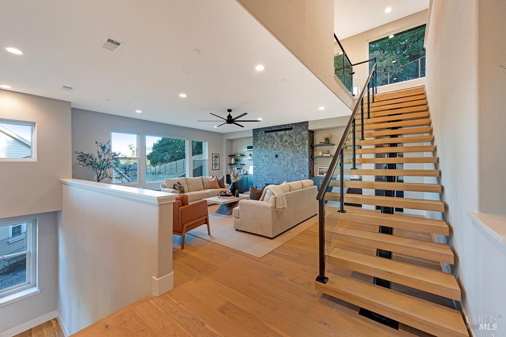 22 Oak Knoll Ct