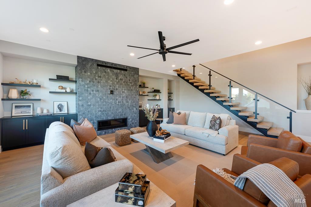 22 Oak Knoll Ct