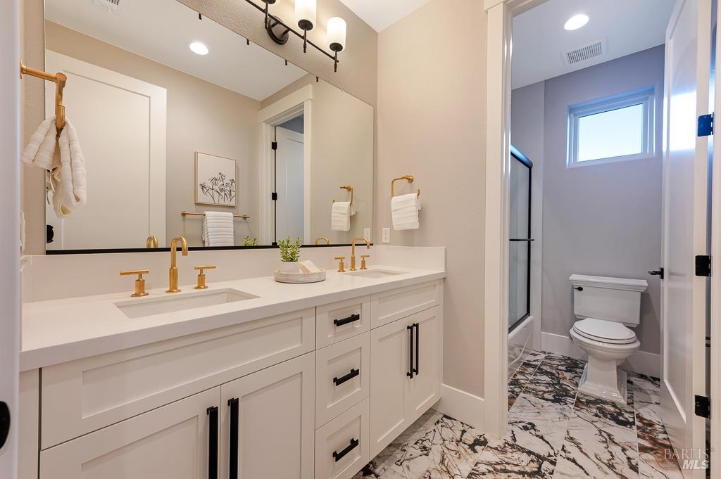 22 Oak Knoll Ct
