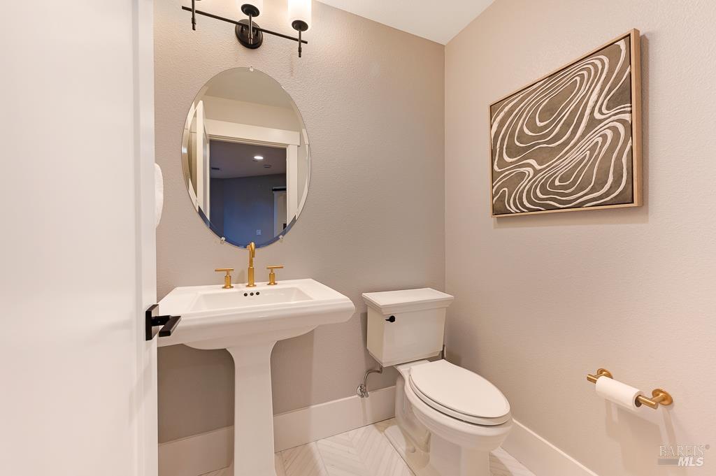 22 Oak Knoll Ct