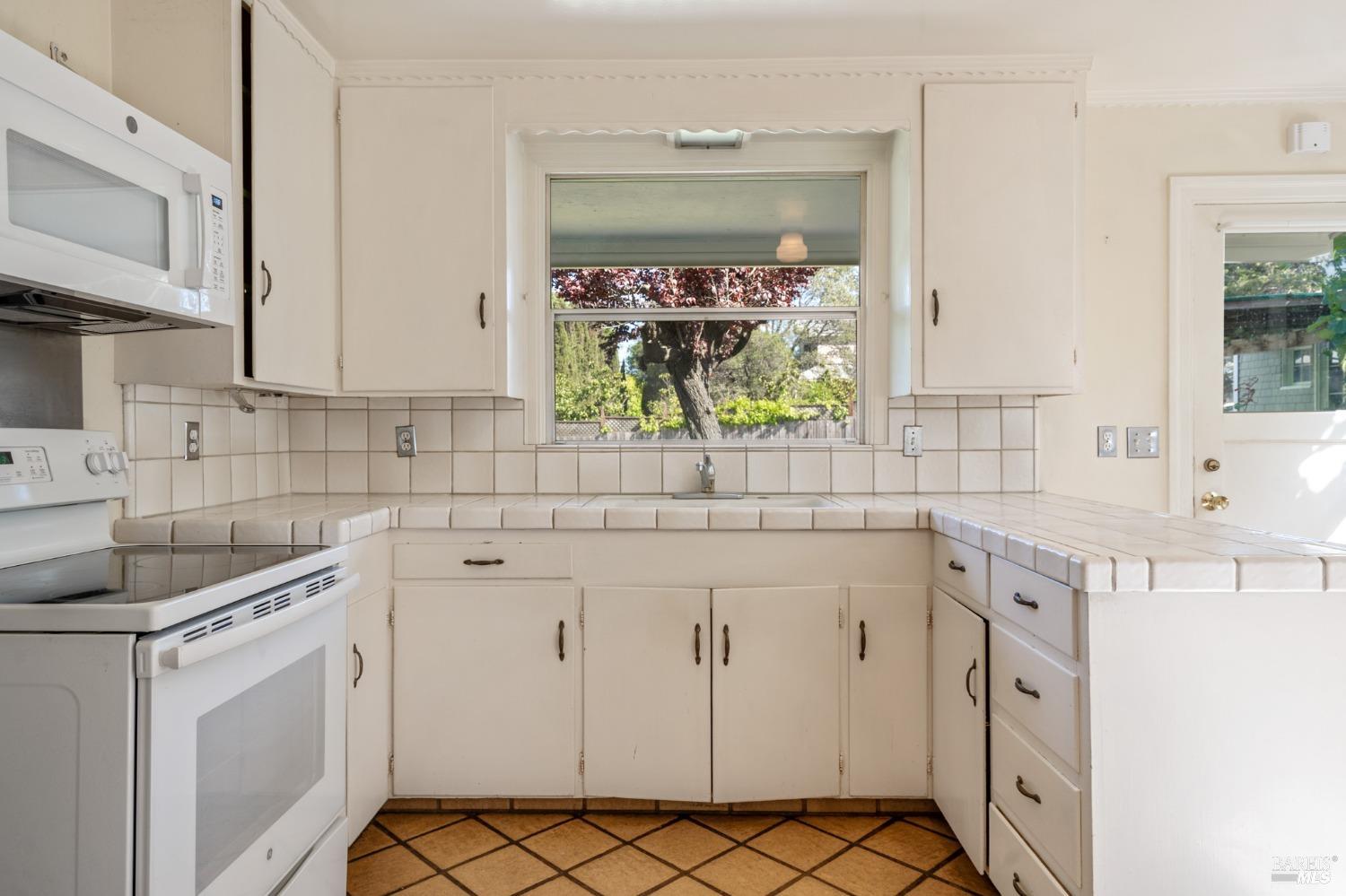 2485 Petaluma Blvd N