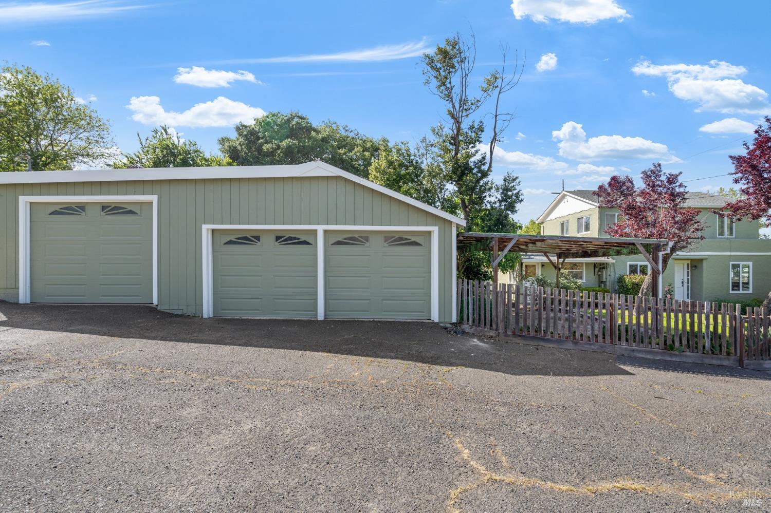 2485 Petaluma Blvd N