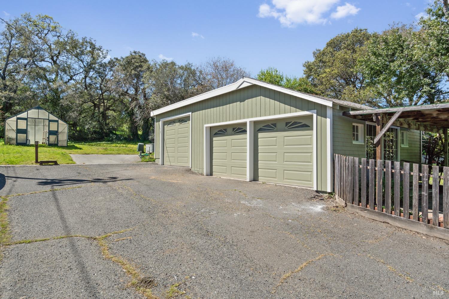 2485 Petaluma Blvd N