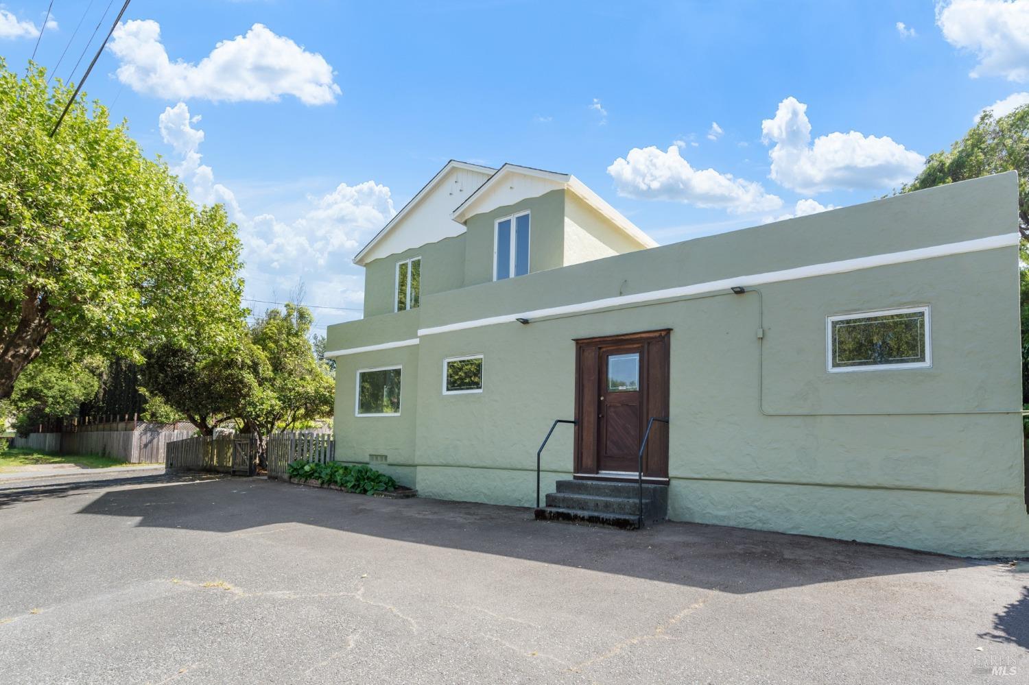 2485 Petaluma Blvd N