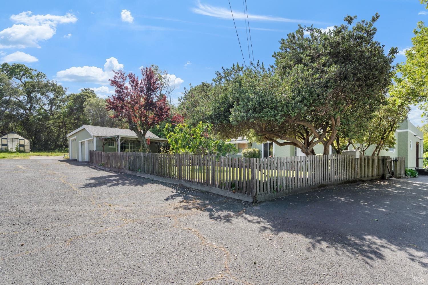 2485 Petaluma Blvd N