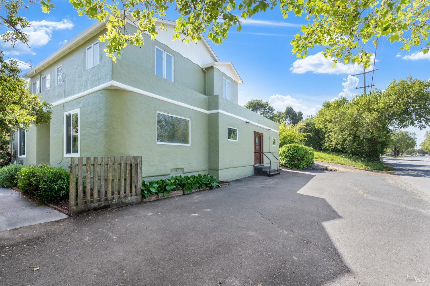 2485 Petaluma Blvd N