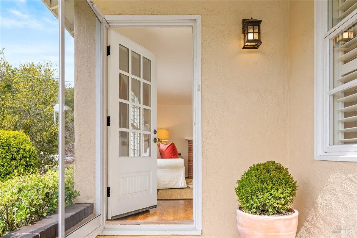 240 Los Angeles Blvd