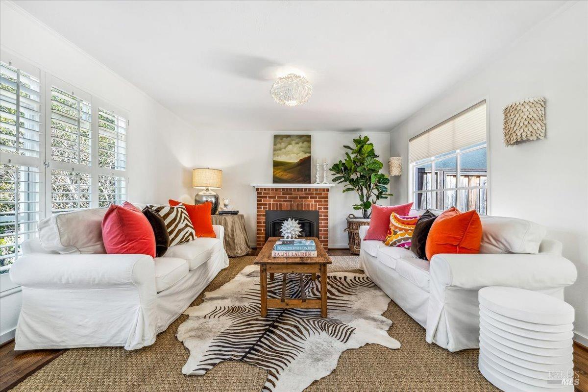 240 Los Angeles Blvd