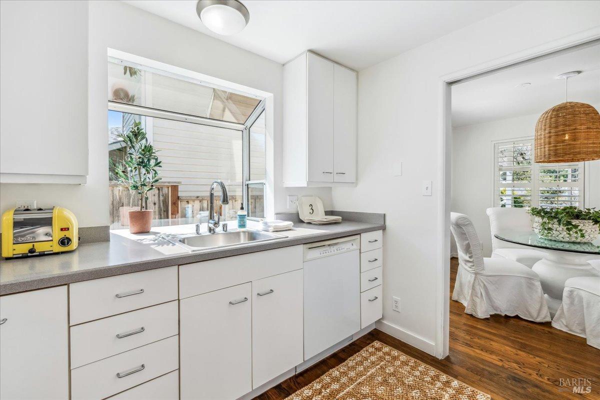 240 Los Angeles Blvd