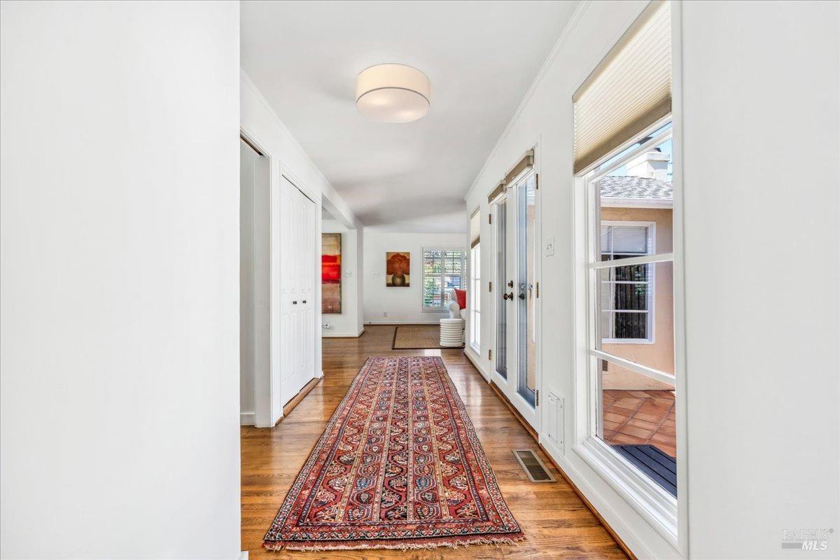 240 Los Angeles Blvd