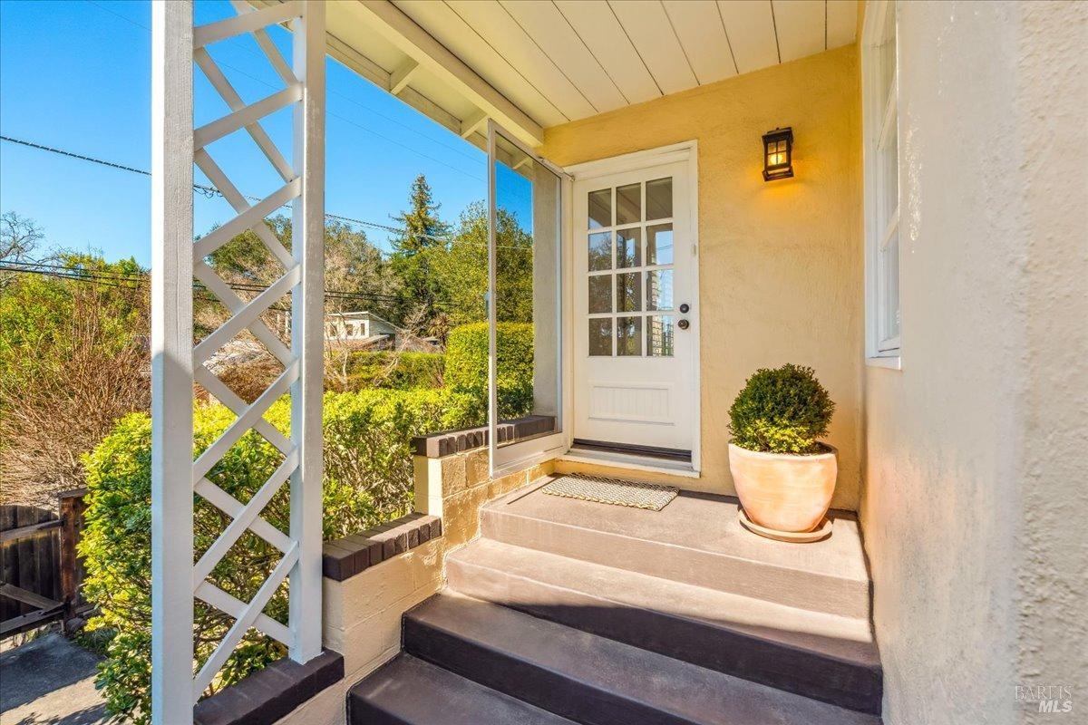 240 Los Angeles Blvd