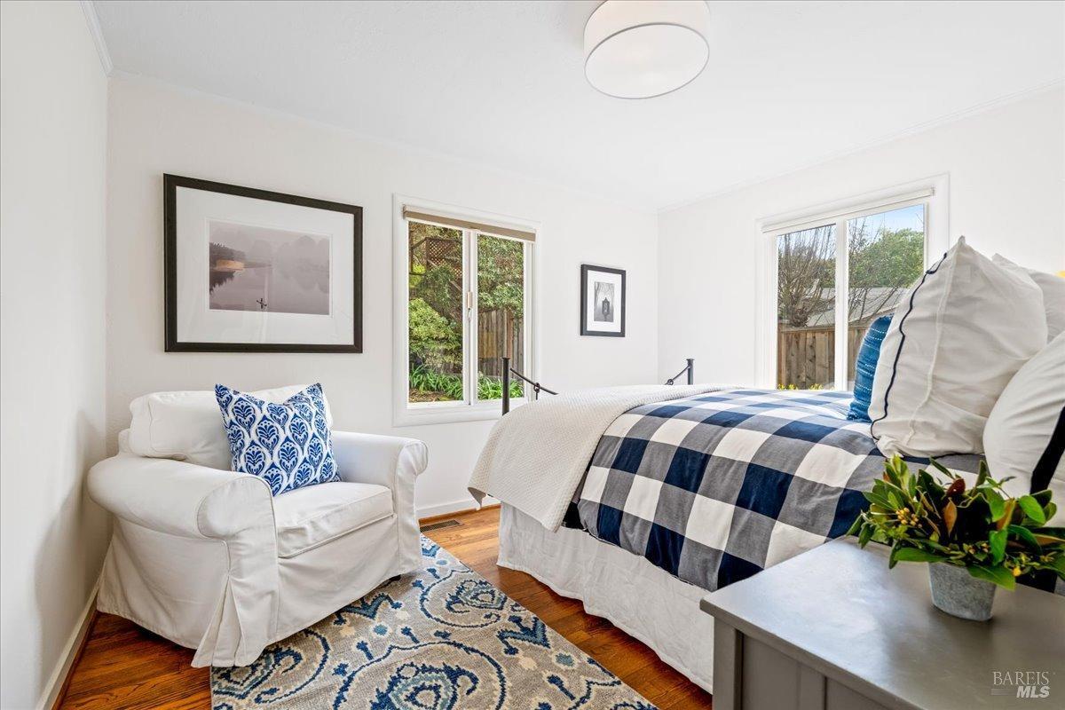 240 Los Angeles Blvd