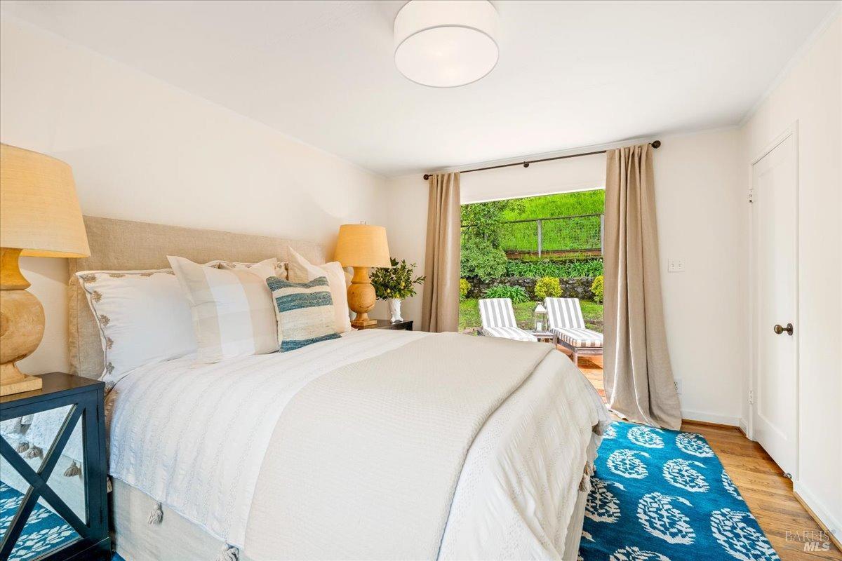 240 Los Angeles Blvd