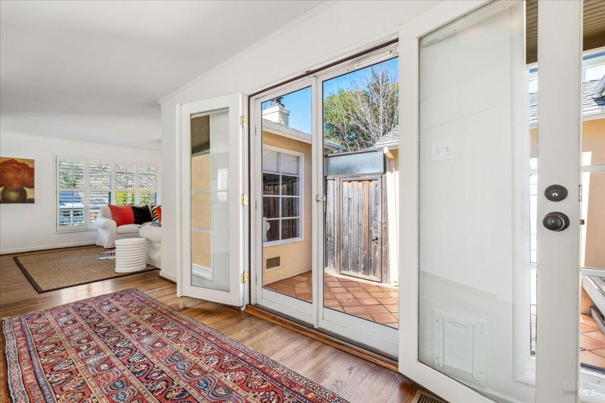 240 Los Angeles Blvd