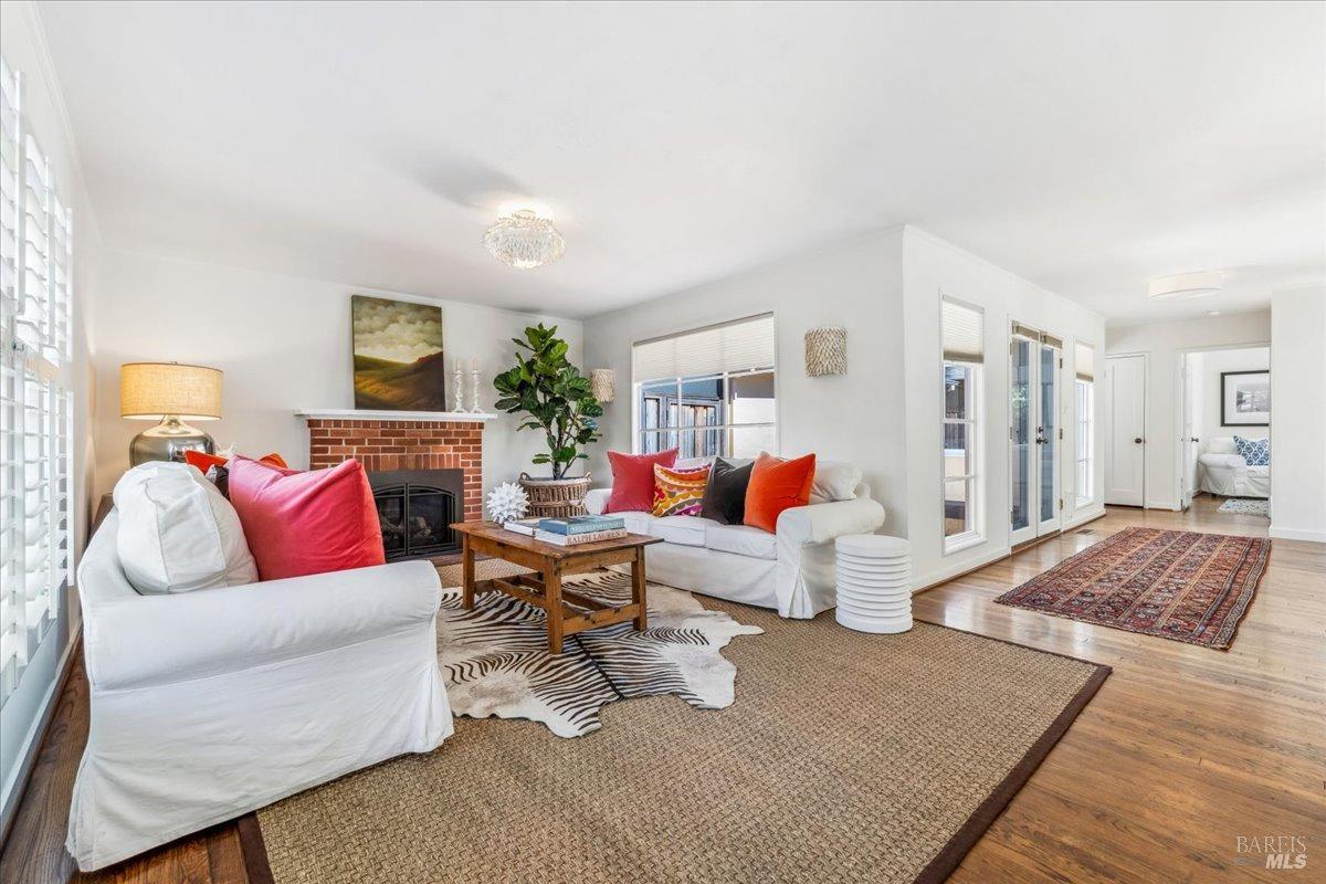 240 Los Angeles Blvd