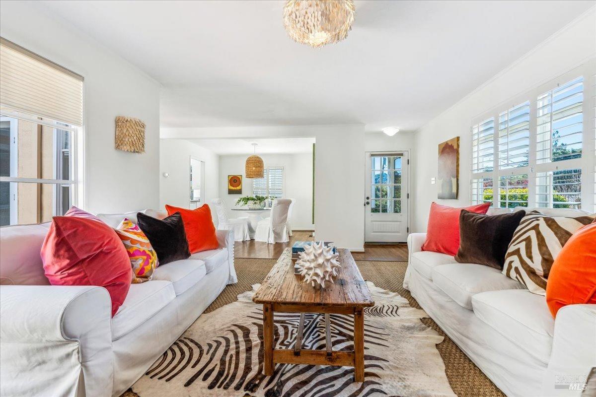 240 Los Angeles Blvd