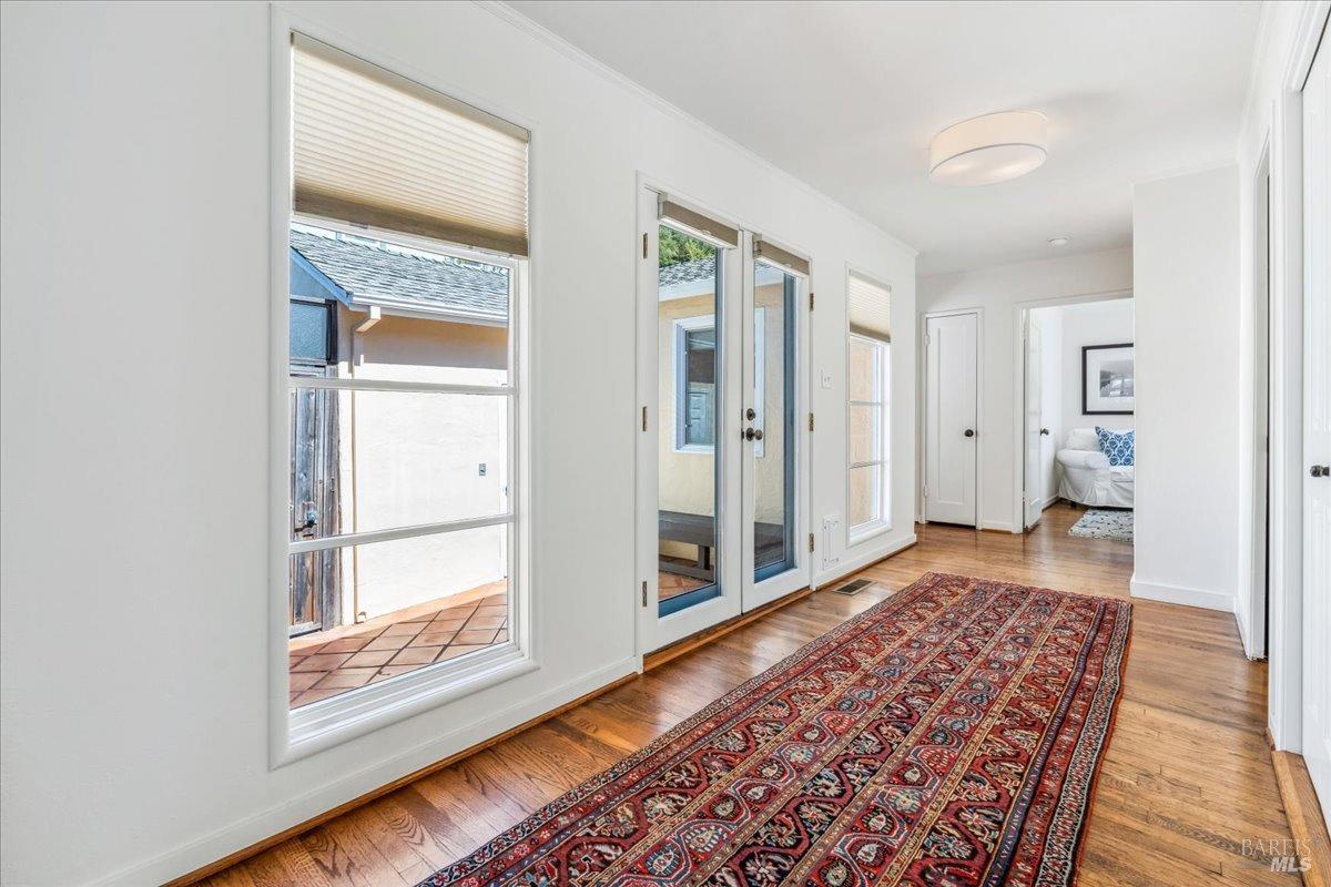 240 Los Angeles Blvd