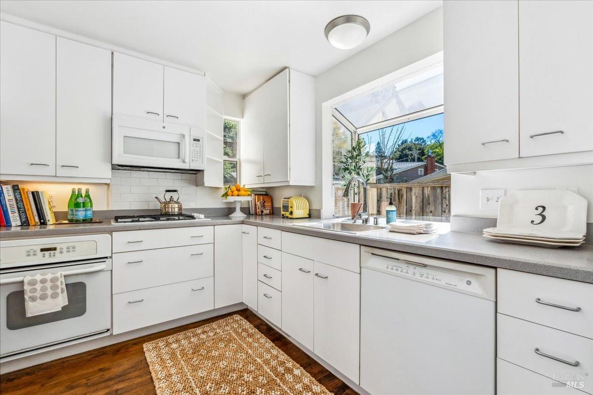 240 Los Angeles Blvd