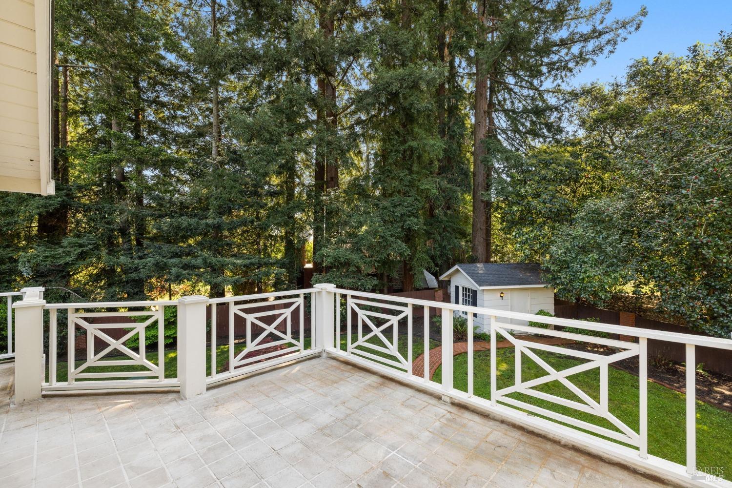 4284 Woodland Shadows Pl