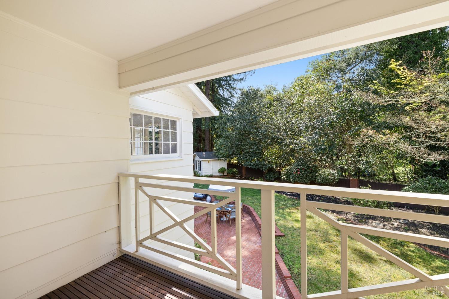 4284 Woodland Shadows Pl