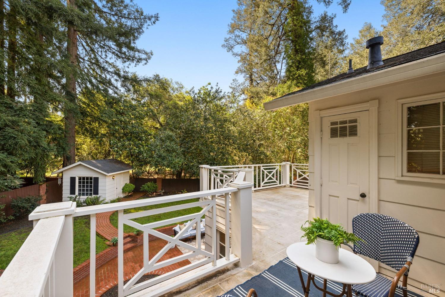 4284 Woodland Shadows Pl