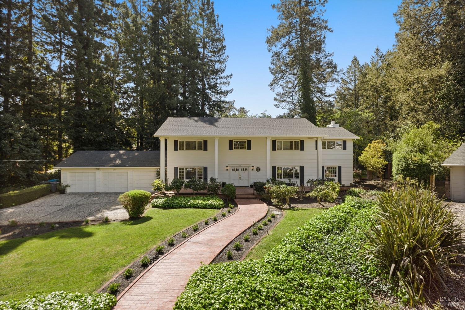 4284 Woodland Shadows Pl