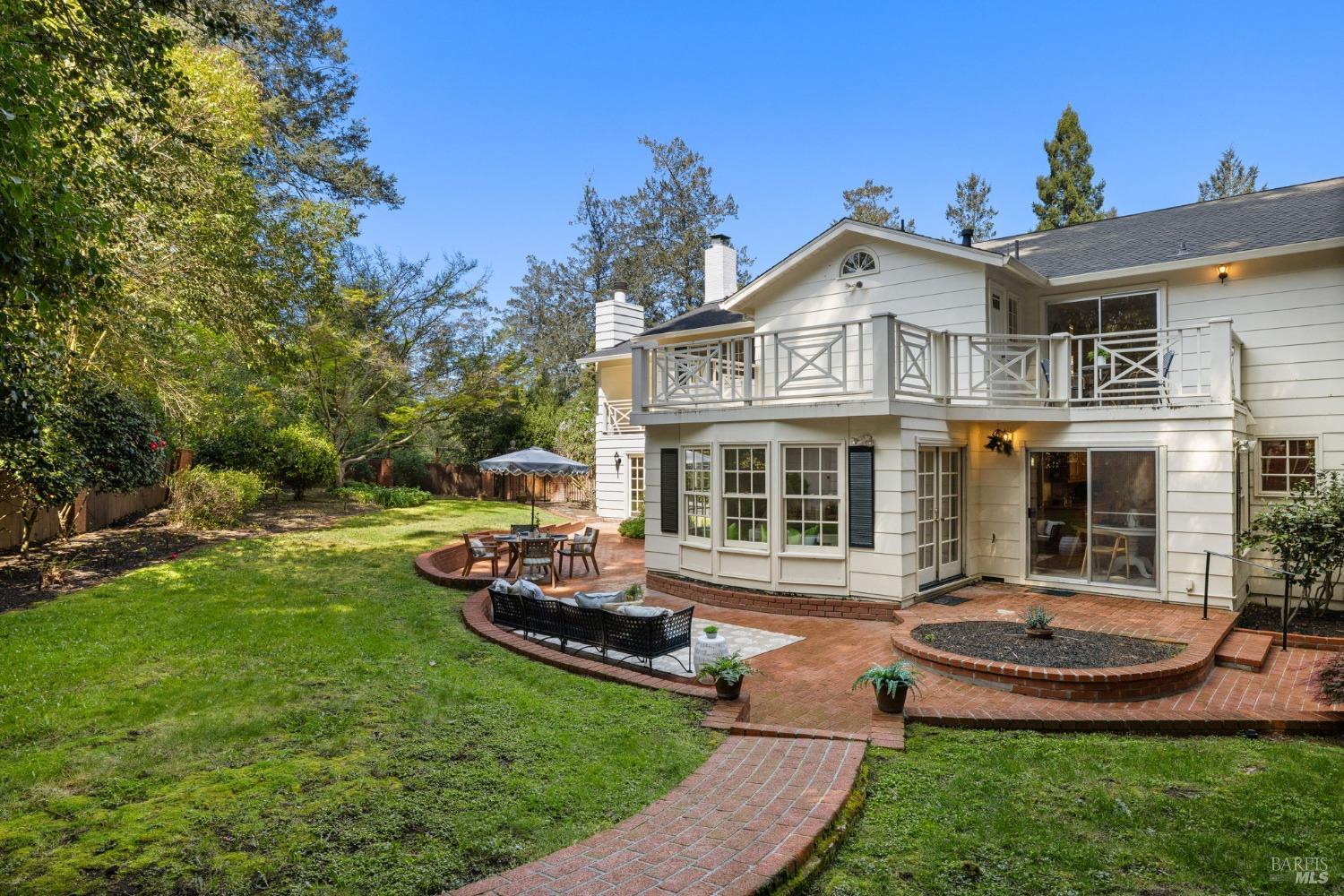 4284 Woodland Shadows Pl