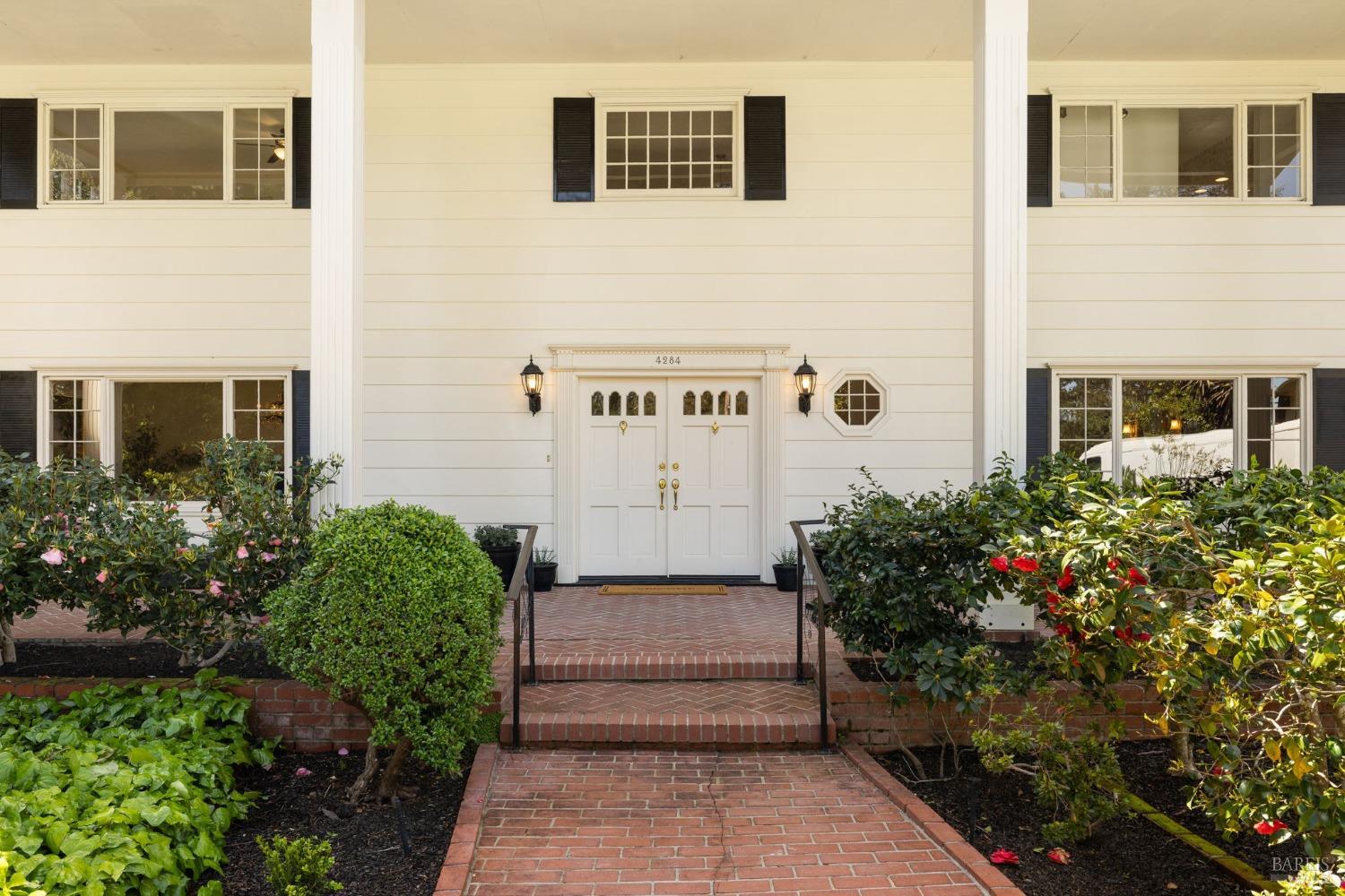 4284 Woodland Shadows Pl