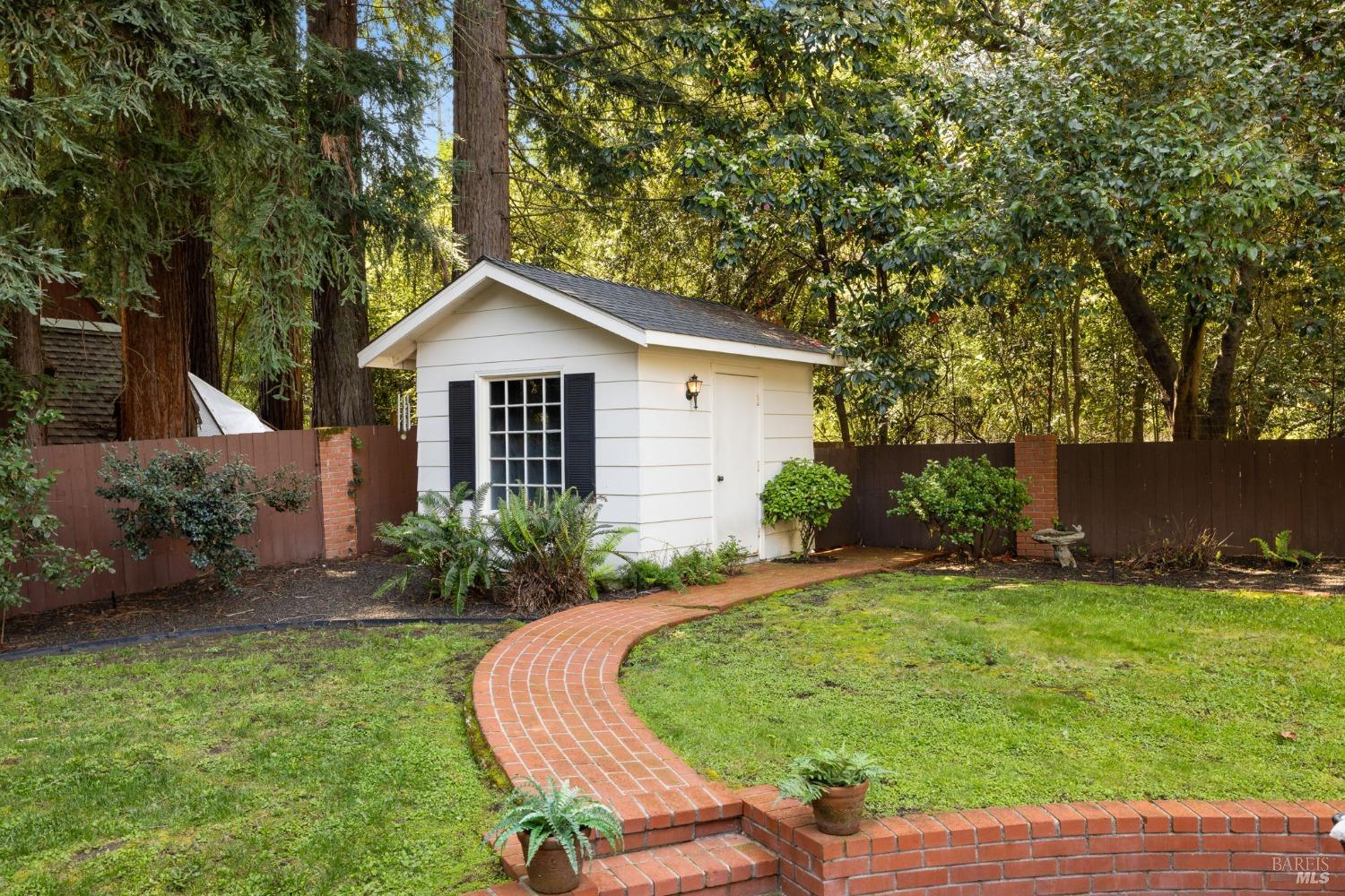 4284 Woodland Shadows Pl