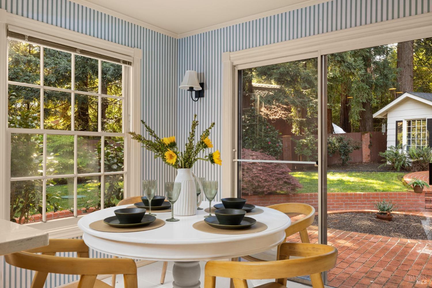 4284 Woodland Shadows Pl