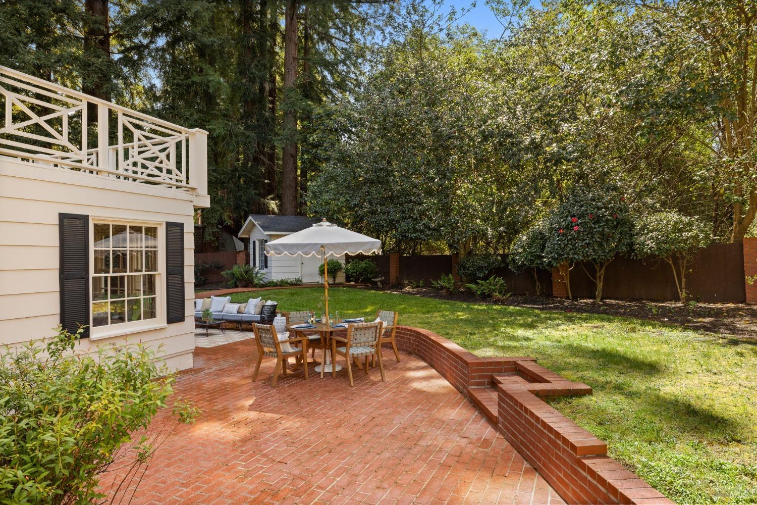 4284 Woodland Shadows Pl