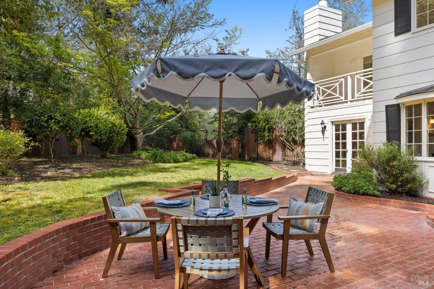 4284 Woodland Shadows Pl