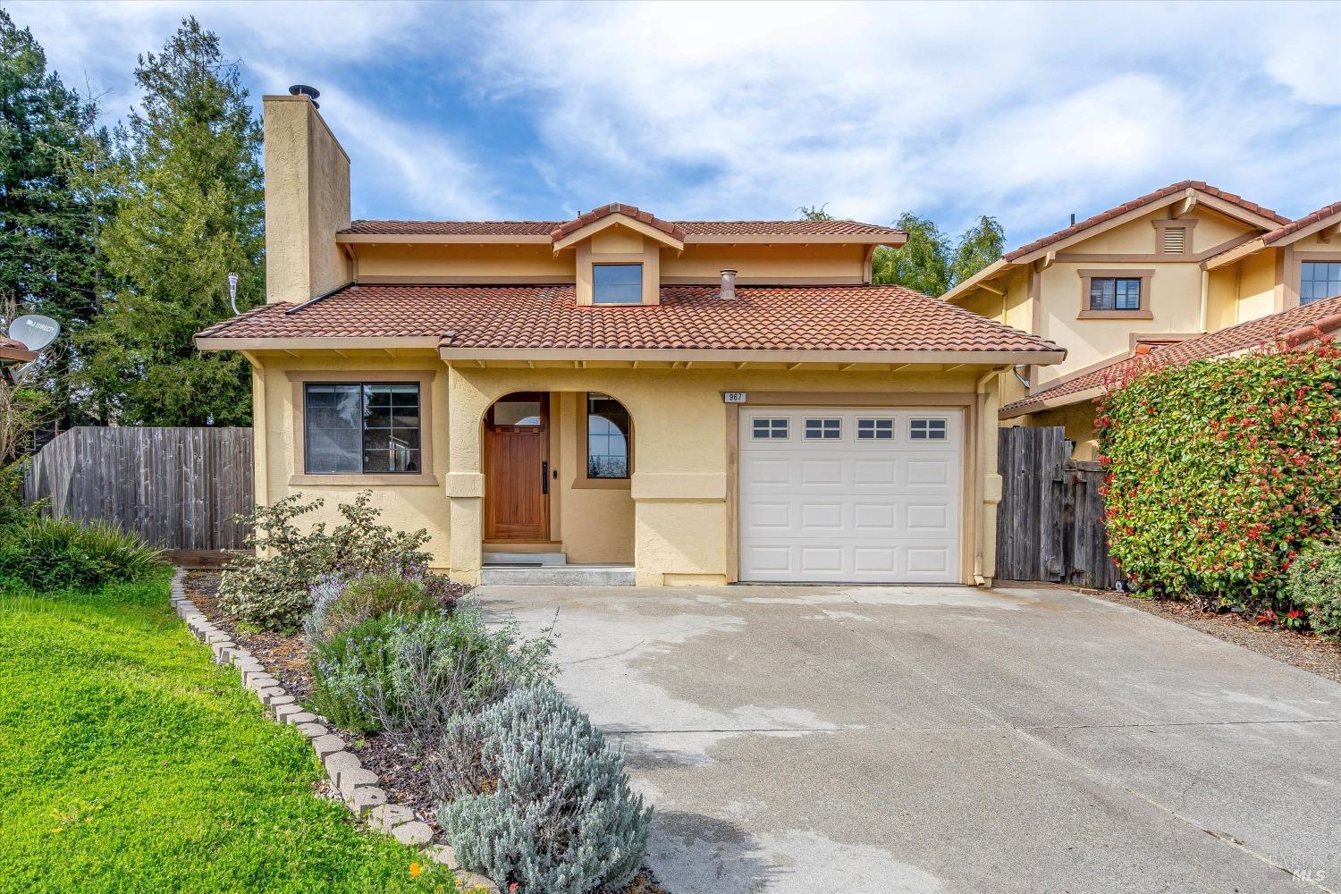 967 Hacienda Cir