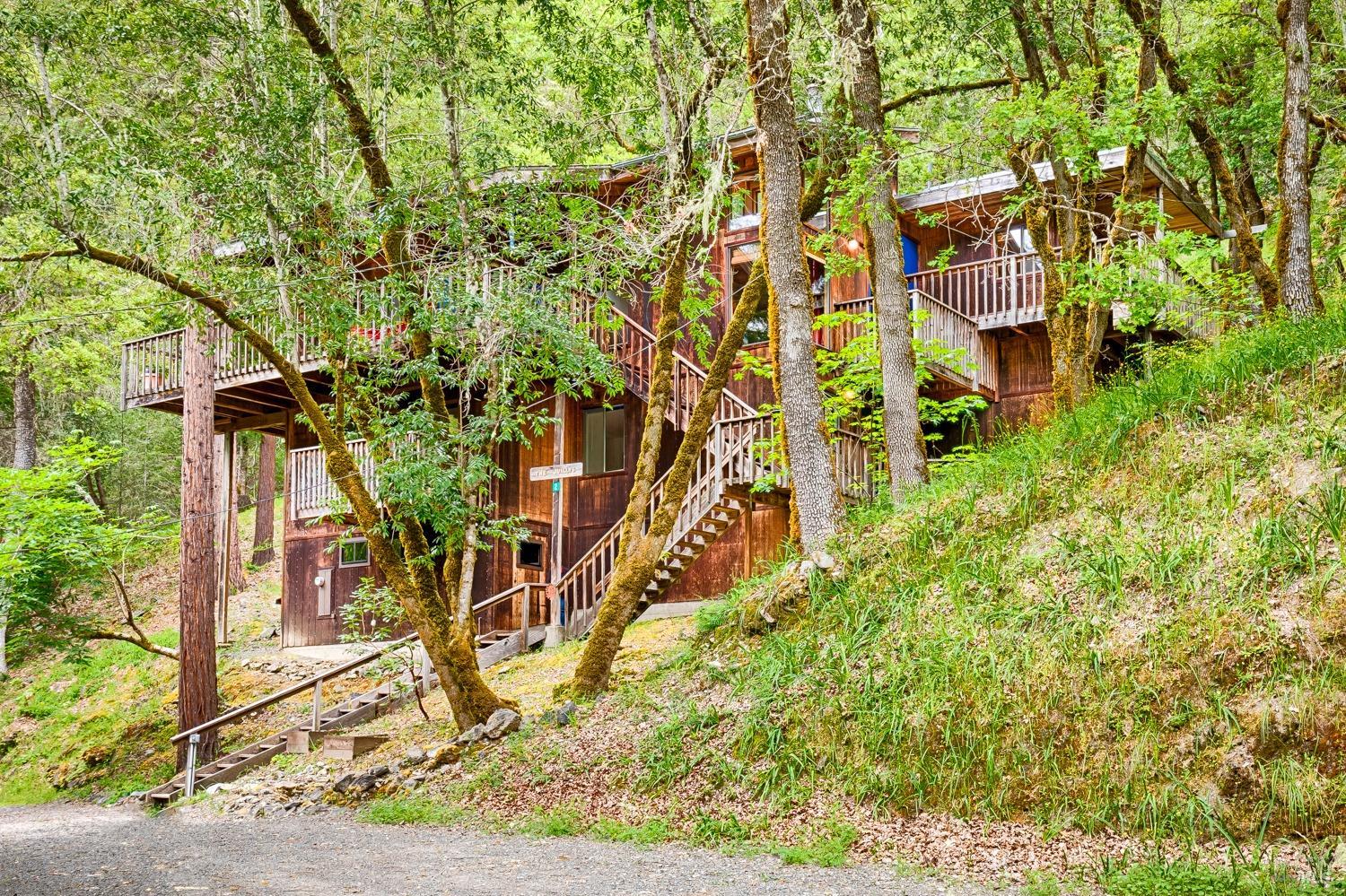 2 Pine Flat Rd