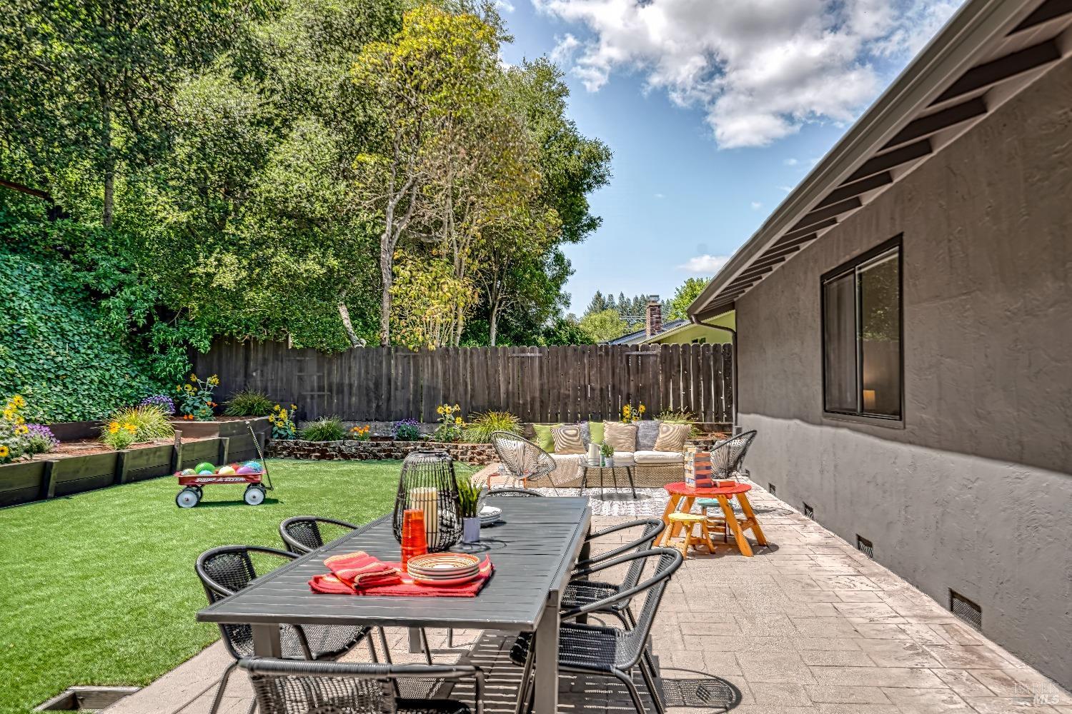 453 Alameda De La Loma