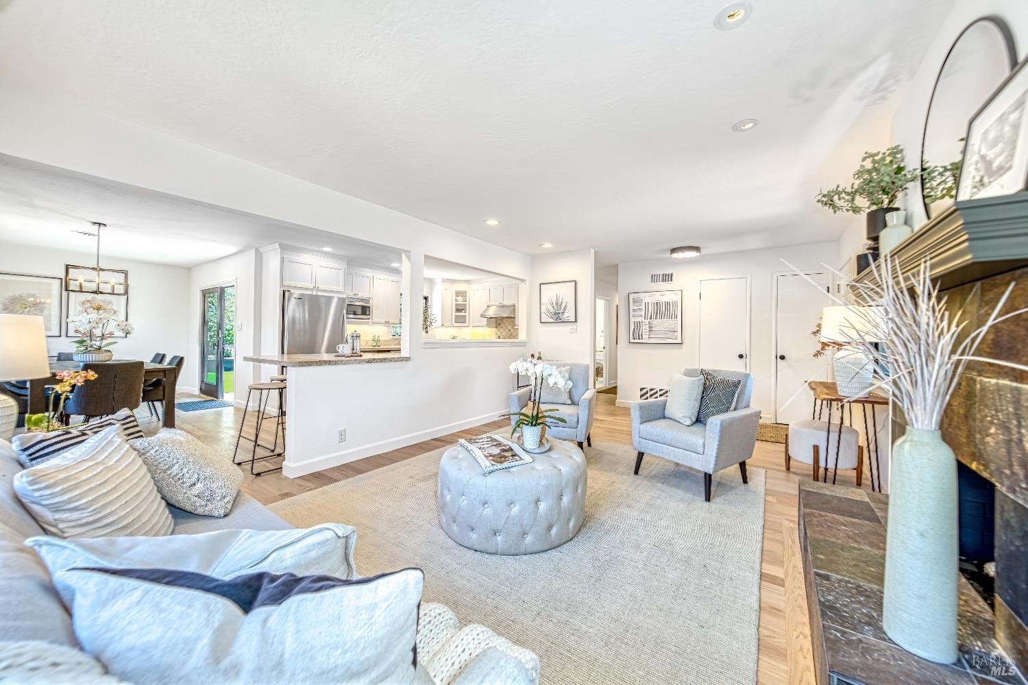 453 Alameda De La Loma