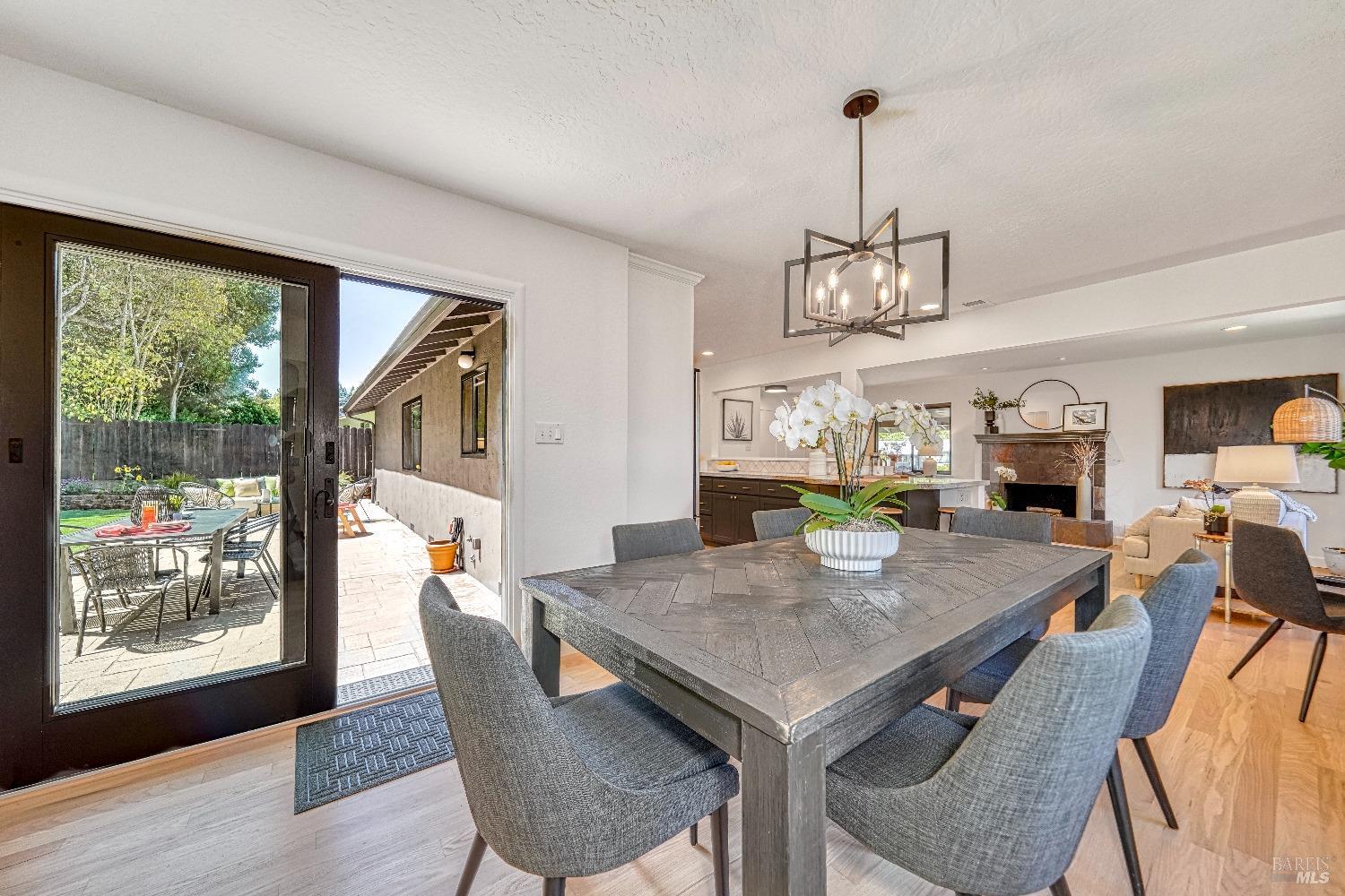 453 Alameda De La Loma