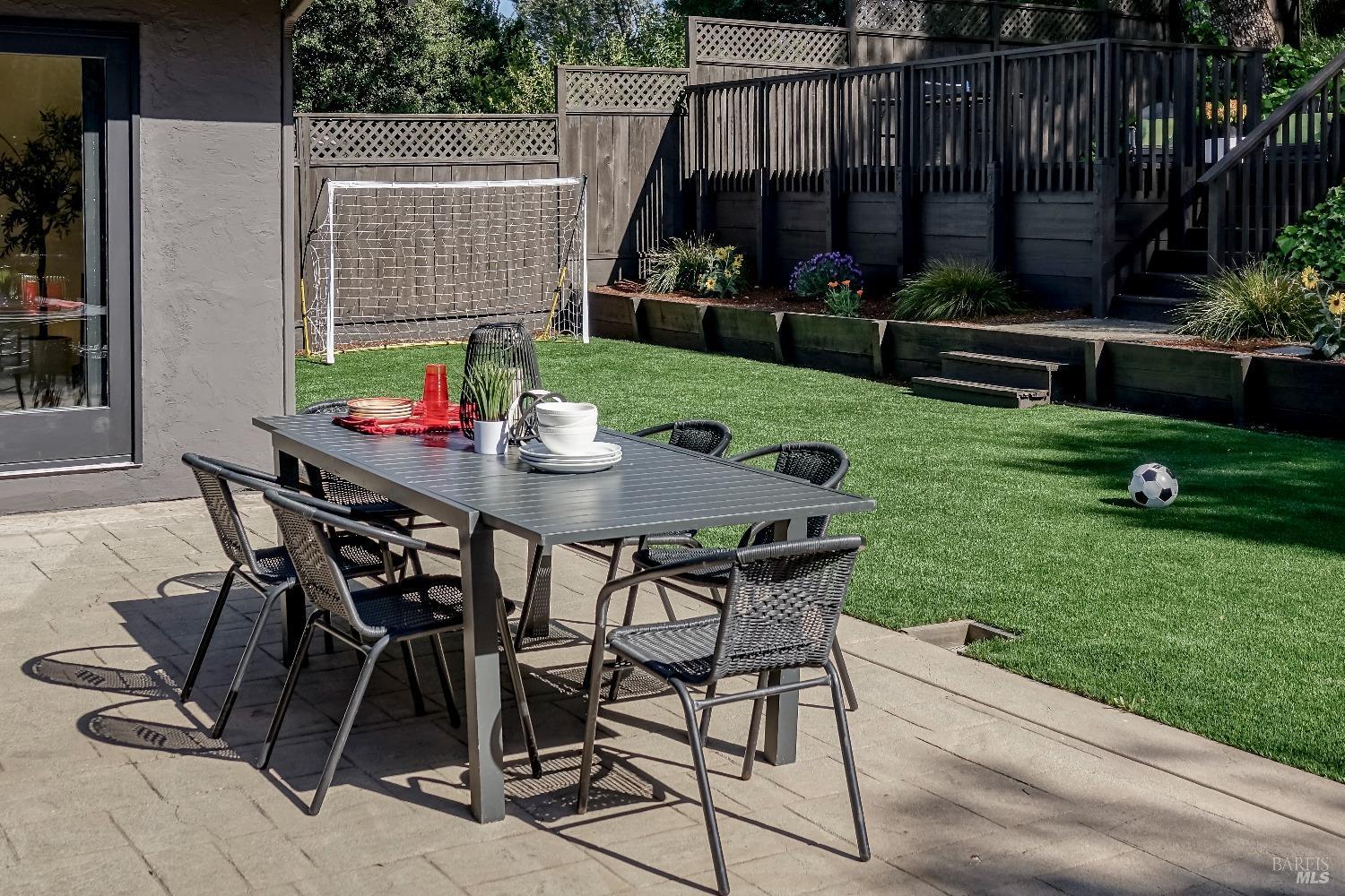 453 Alameda De La Loma