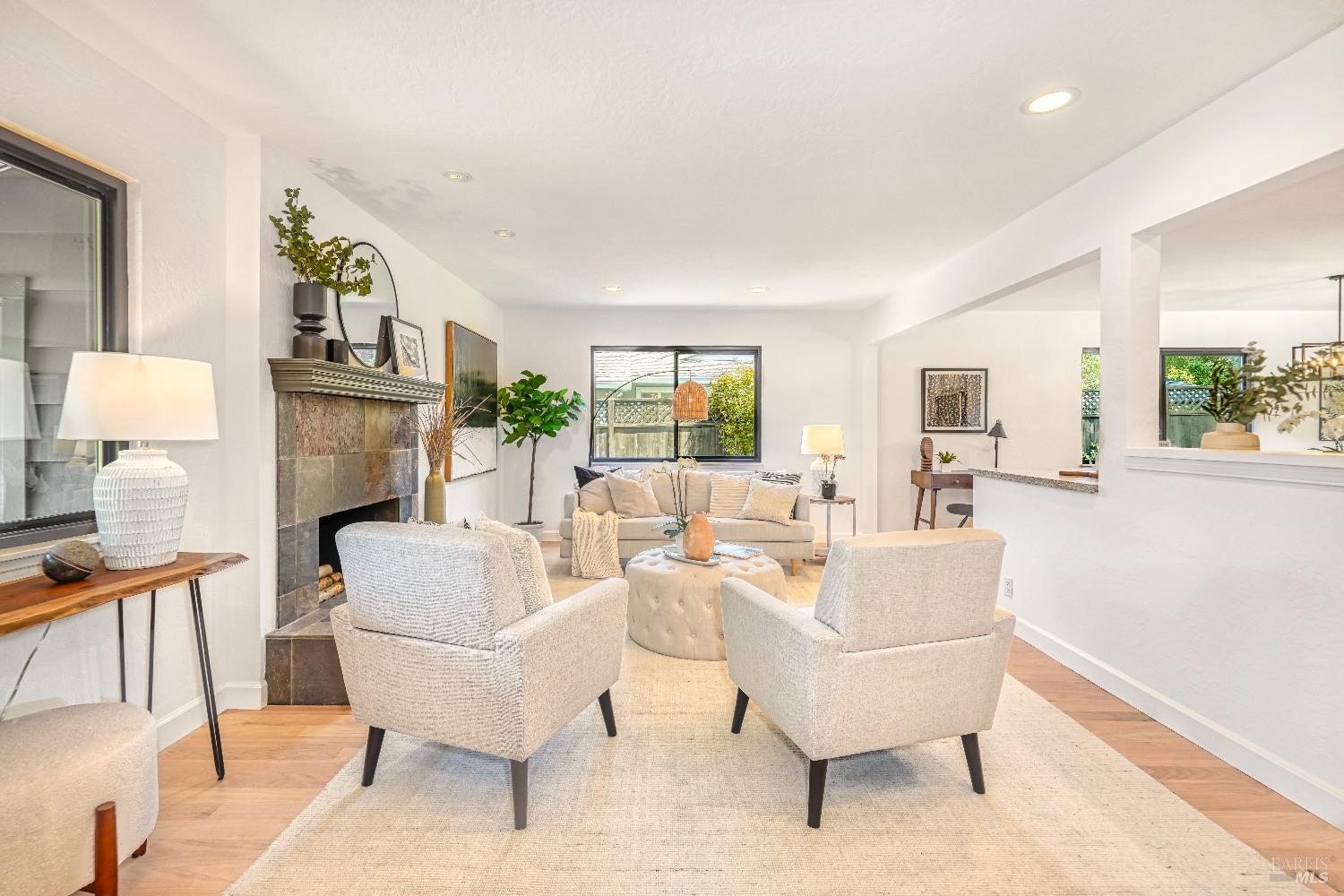 453 Alameda De La Loma