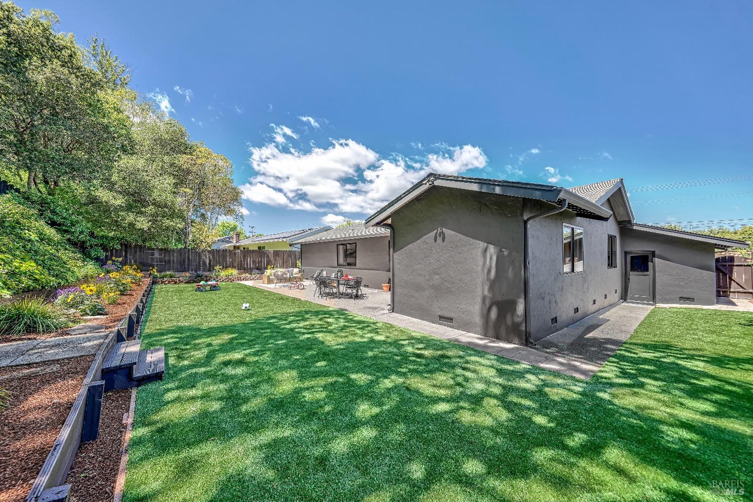 453 Alameda De La Loma