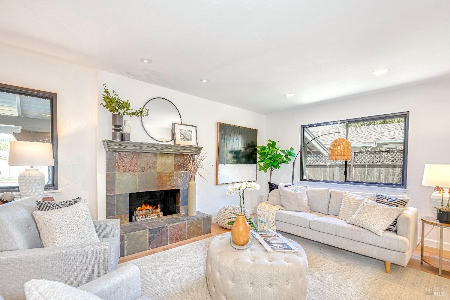 453 Alameda De La Loma