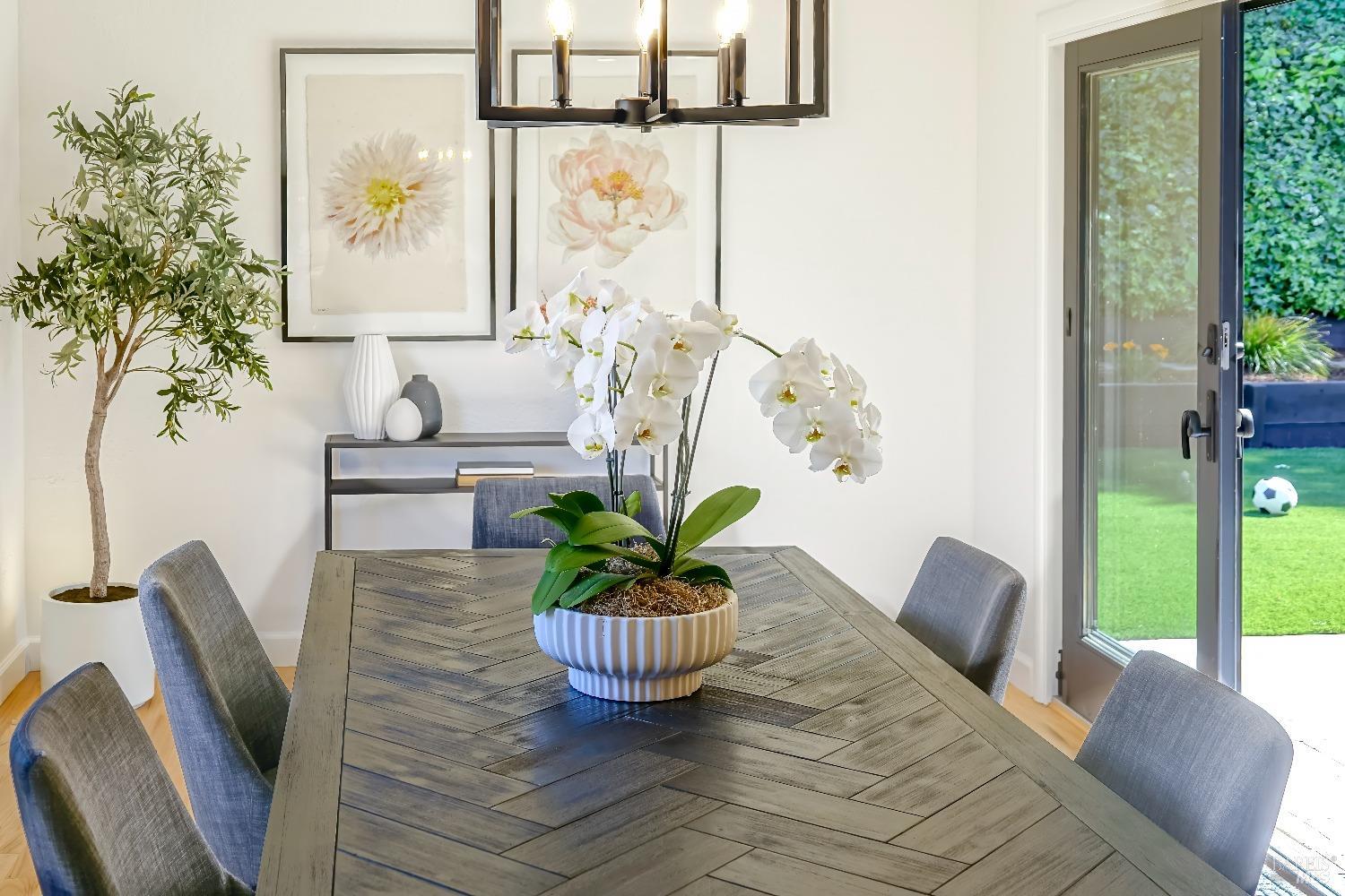 453 Alameda De La Loma