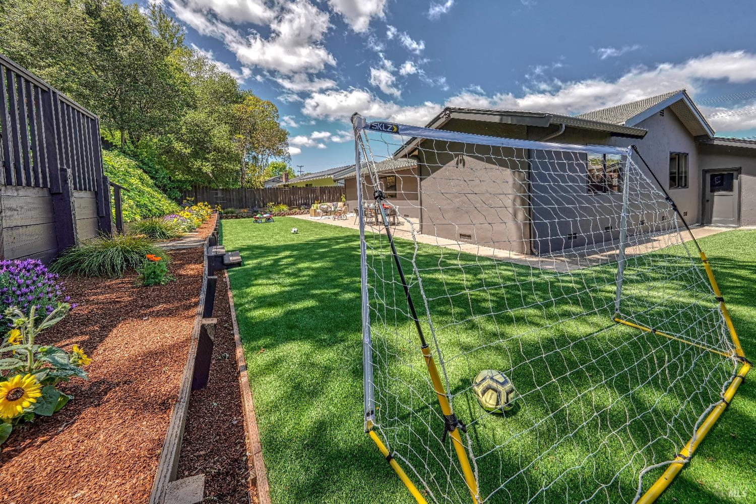 453 Alameda De La Loma