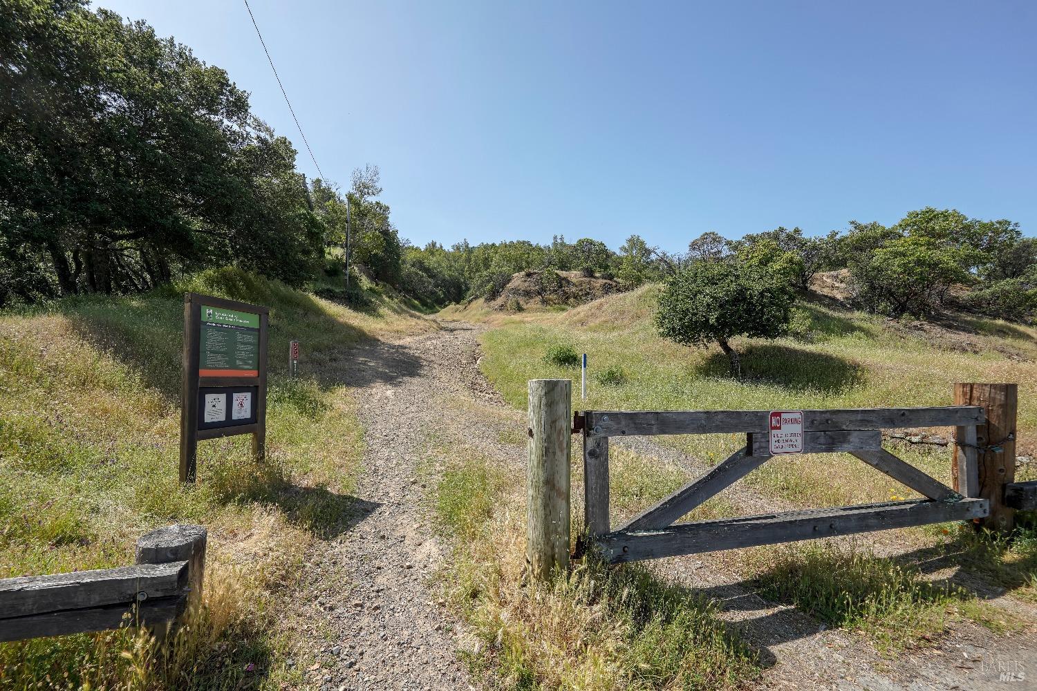 453 Alameda De La Loma