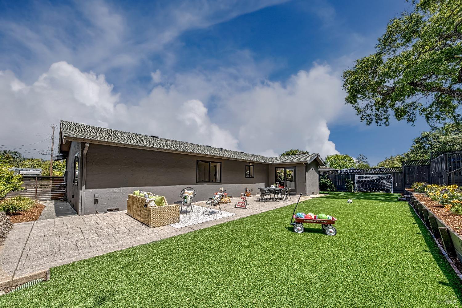 453 Alameda De La Loma